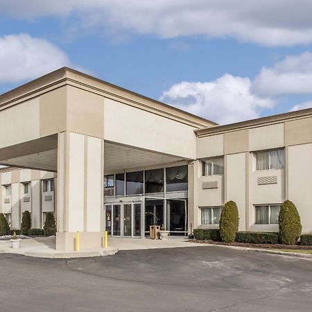 Comfort Inn Medford-Long Island Buitenkant foto