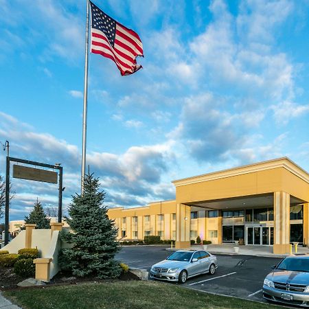Comfort Inn Medford-Long Island Buitenkant foto
