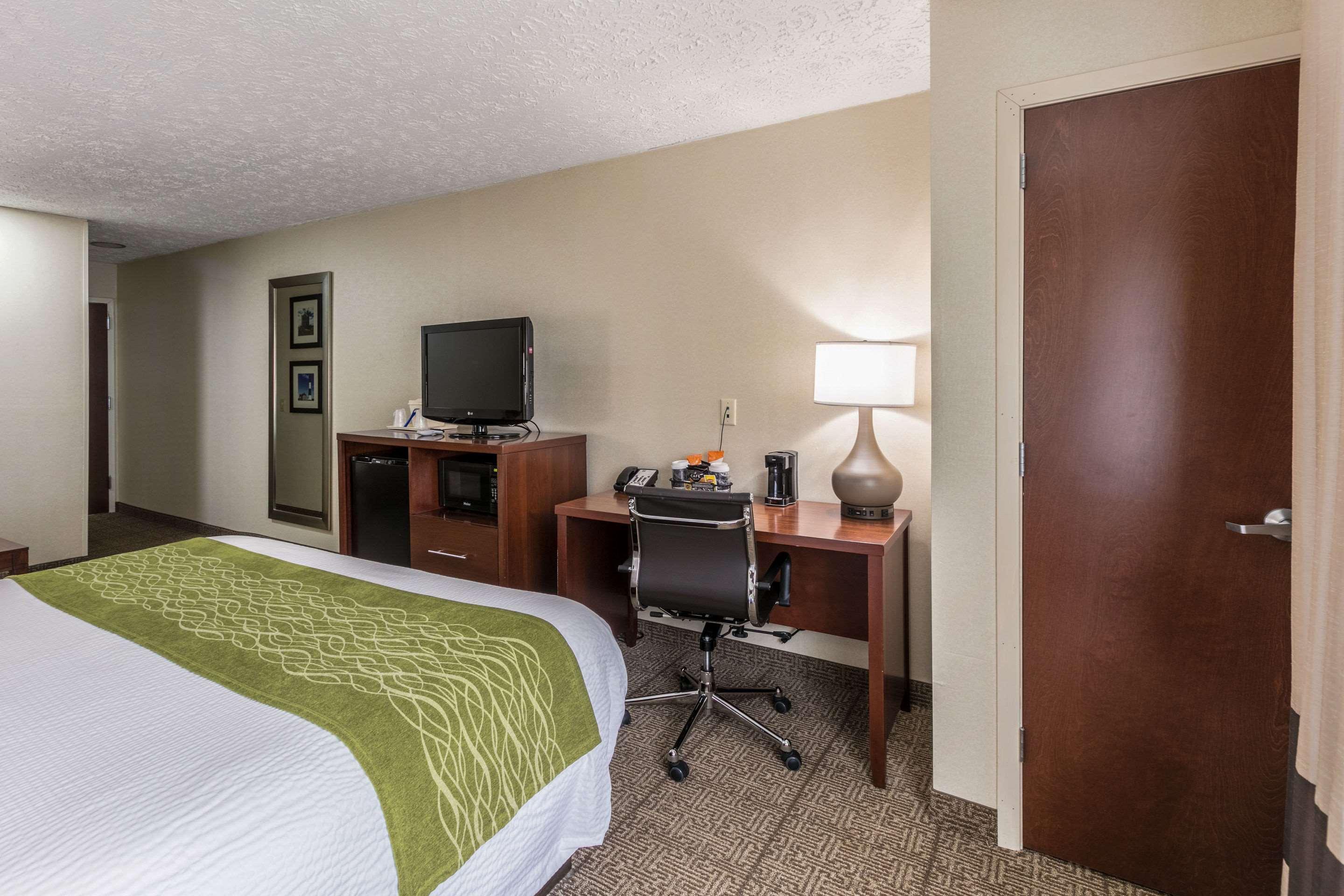 Comfort Inn Medford-Long Island Buitenkant foto