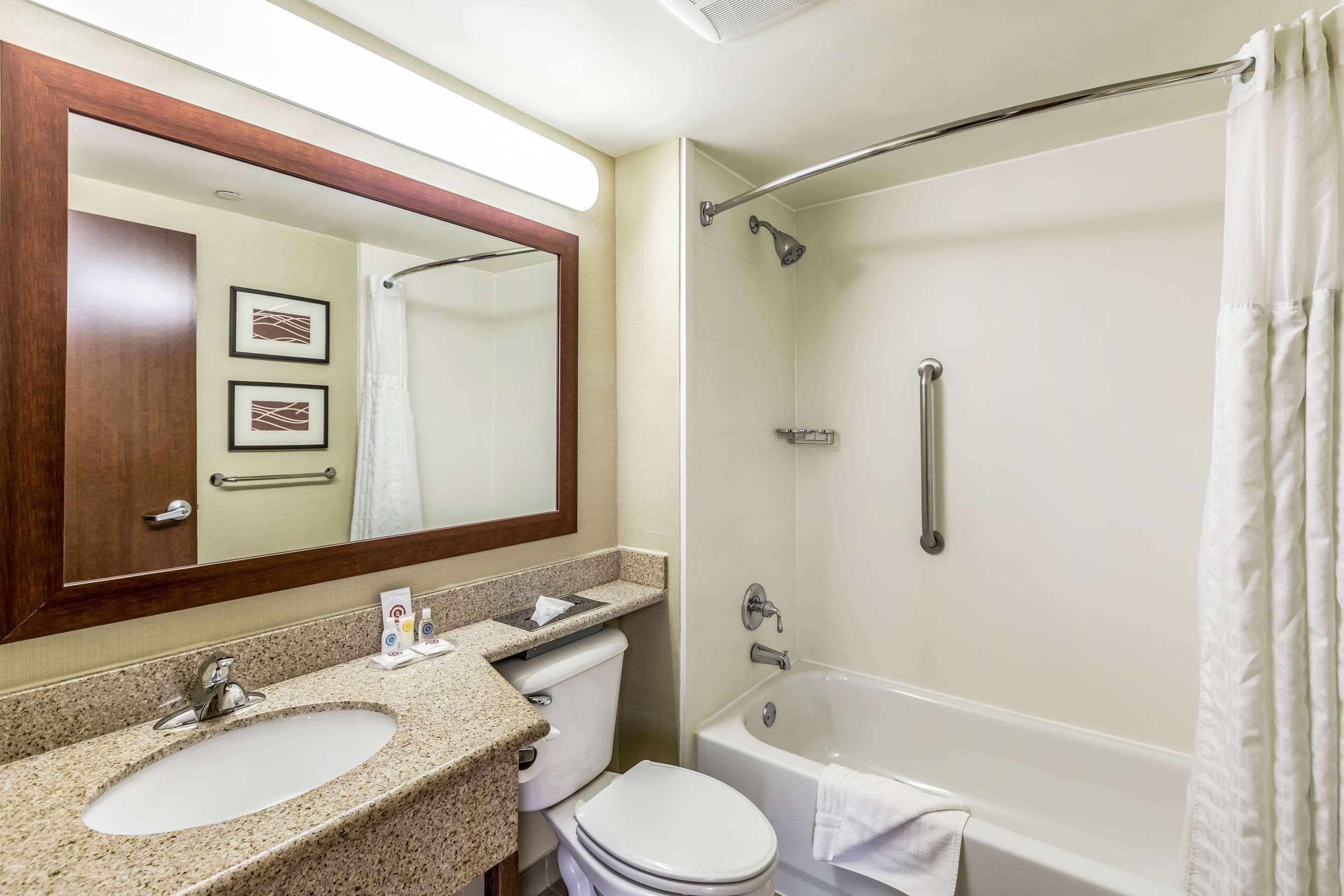 Comfort Inn Medford-Long Island Buitenkant foto