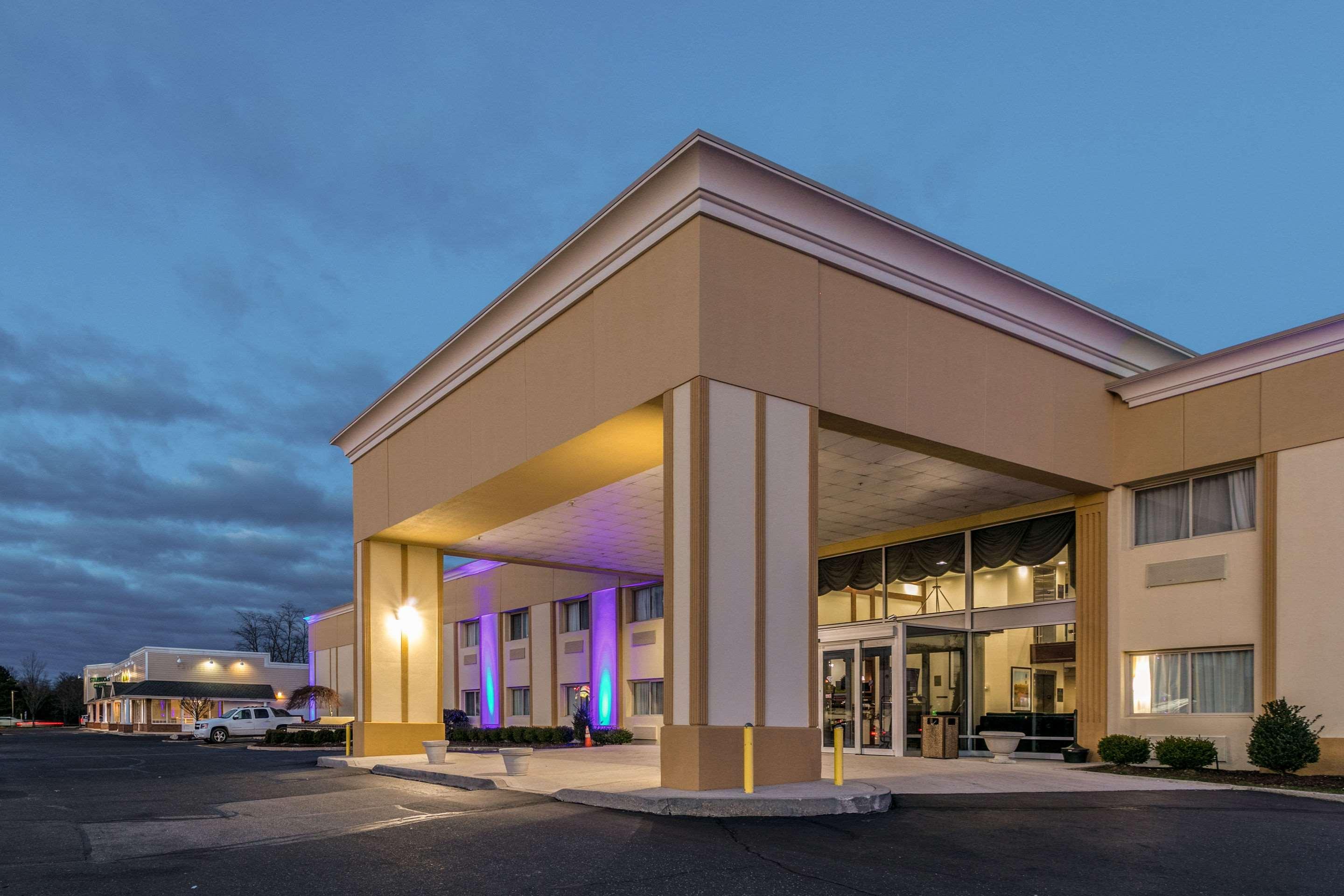 Comfort Inn Medford-Long Island Buitenkant foto