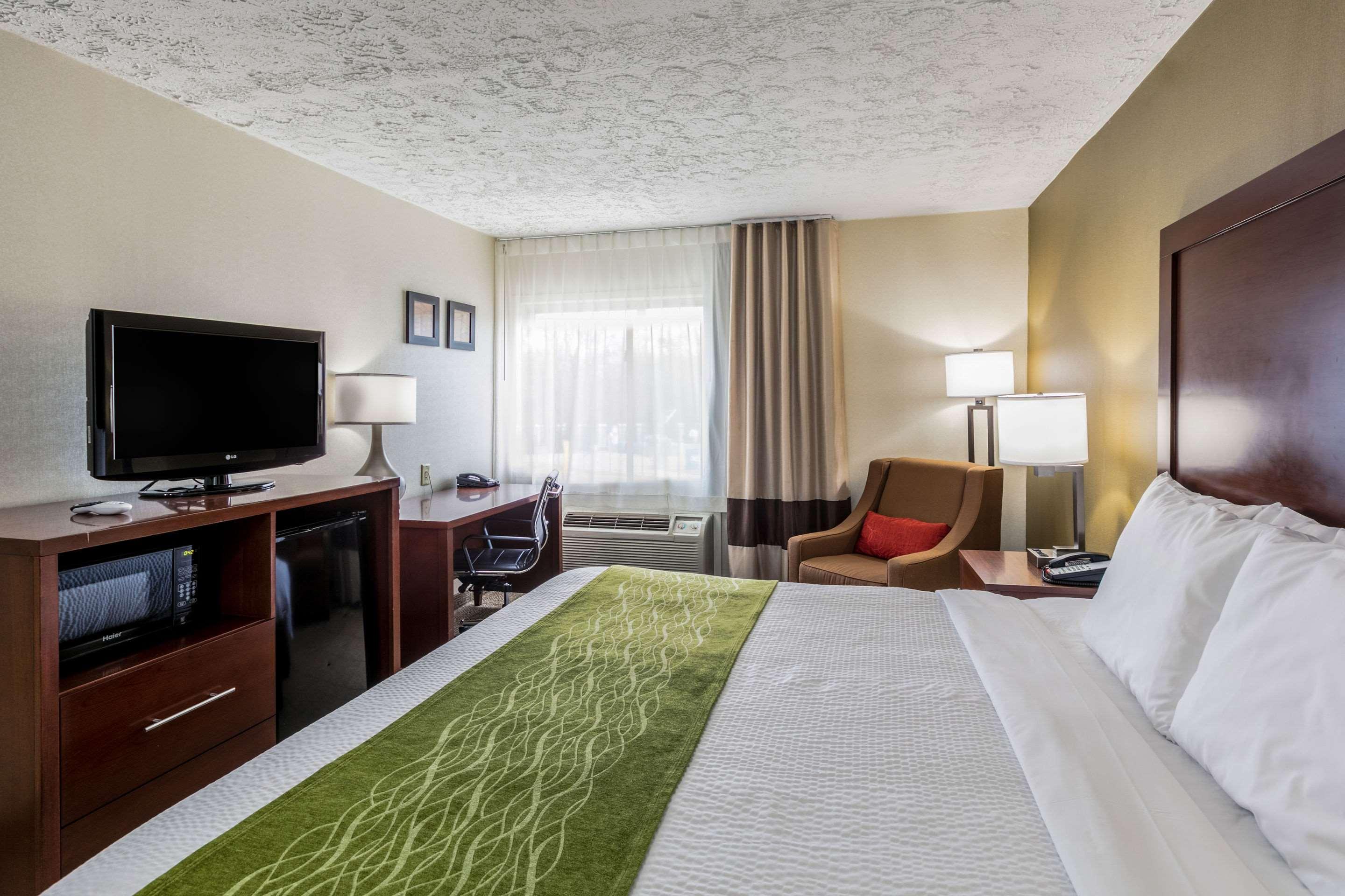 Comfort Inn Medford-Long Island Buitenkant foto