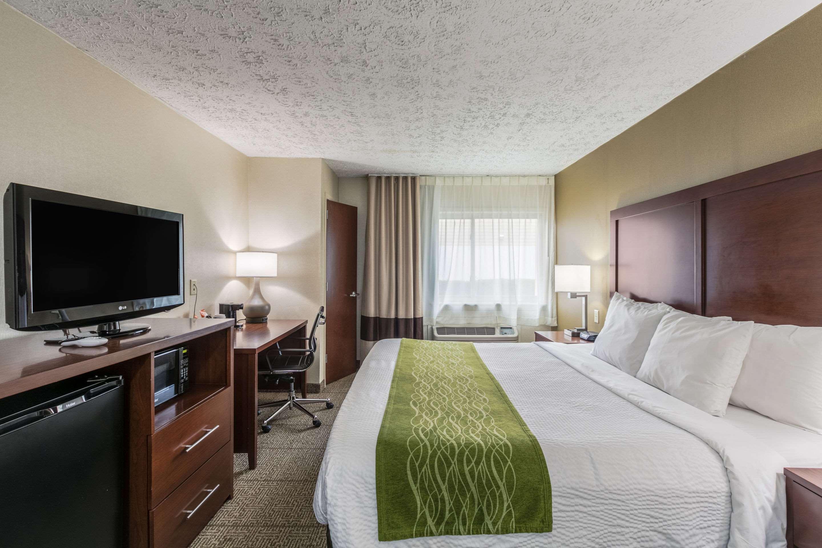 Comfort Inn Medford-Long Island Buitenkant foto