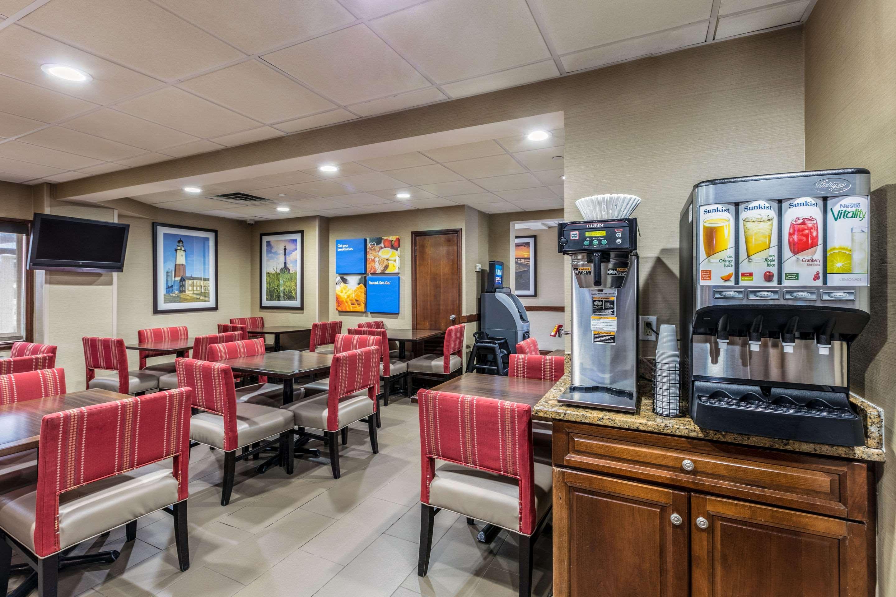 Comfort Inn Medford-Long Island Buitenkant foto
