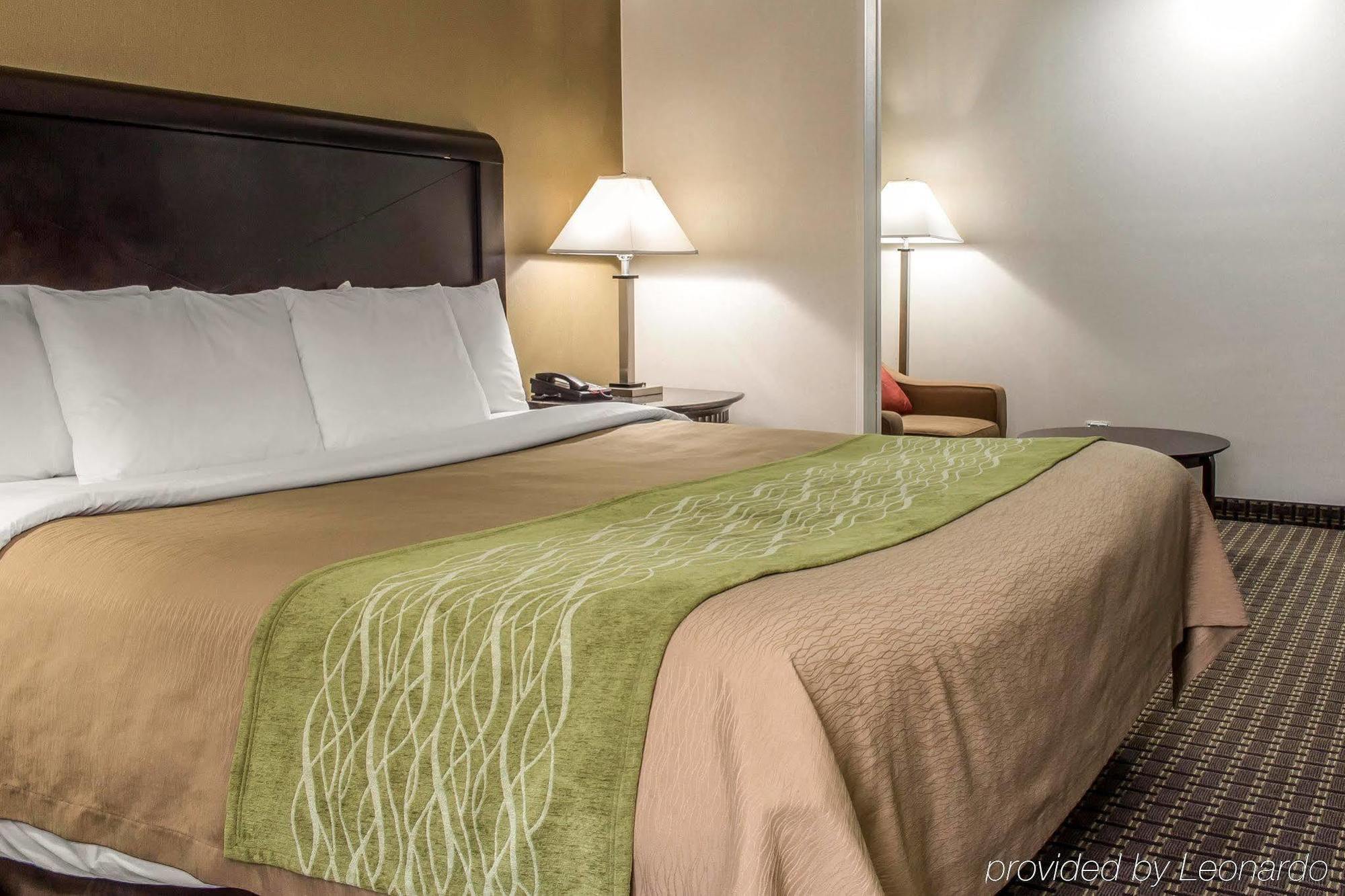 Comfort Inn Medford-Long Island Buitenkant foto