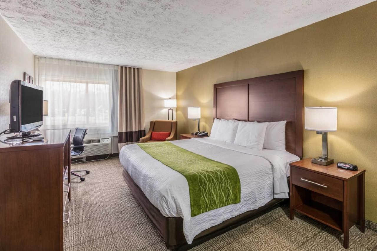 Comfort Inn Medford-Long Island Buitenkant foto